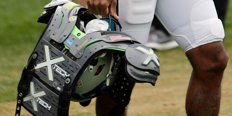 Bao gối và quy định an toàn trong bóng đá