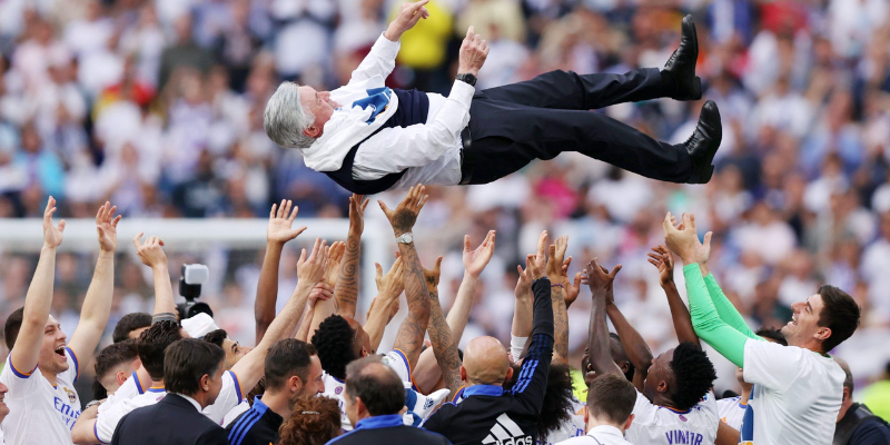 Đội hình vàng và lối chơi tấn công mãnh liệt