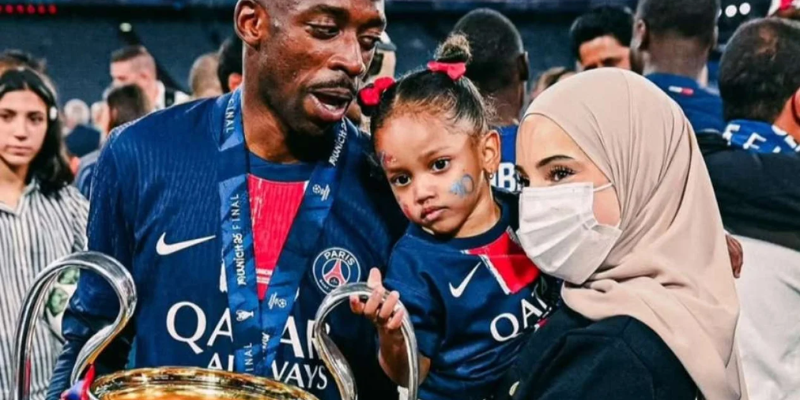 Hôn lễ bất ngờ và cuộc sống kín đáo