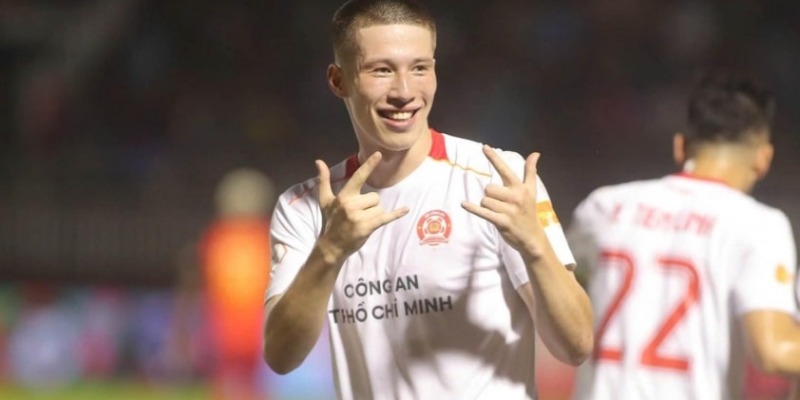 Những khoảnh khắc cầu thủ làm dấu thánh giá đáng nhớ