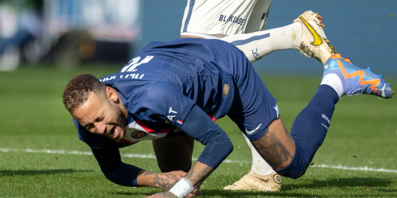 Từ "kịch sĩ" đến lối sống xa hoa: Những nguyên nhân gây phẫn nộ