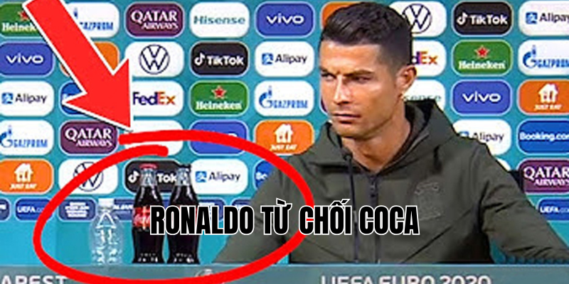 ronaldo từ chối coca